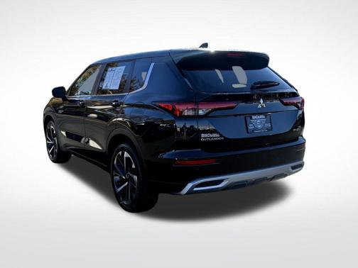 2023 Mitsubishi Outlander PHEV SE