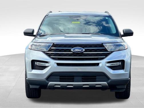 Silver Metallic 2023 Ford Explorer XLT