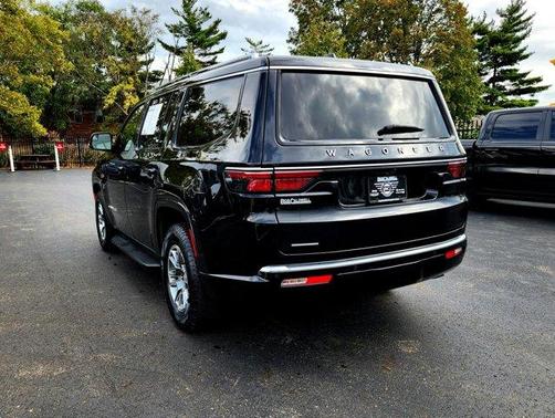 2023 Jeep Wagoneer Base