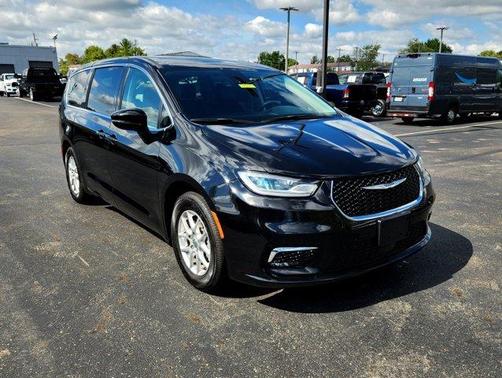 2024 Chrysler Pacifica Touring-L
