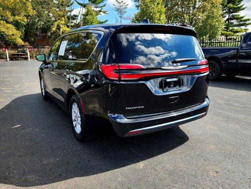 2024 Chrysler Pacifica Touring-L