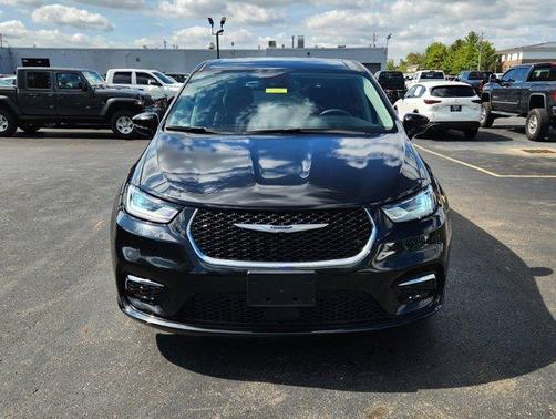 2024 Chrysler Pacifica Touring-L