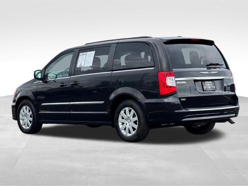 Brilliant Black Crystal Pearlcoat 2014 Chrysler Town & Country Touring