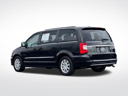 Brilliant Black Crystal Pearlcoat 2014 Chrysler Town & Country Touring