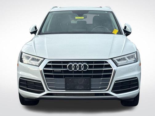 Glacier White Metallic 2019 Audi Q5 2.0T Premium Plus