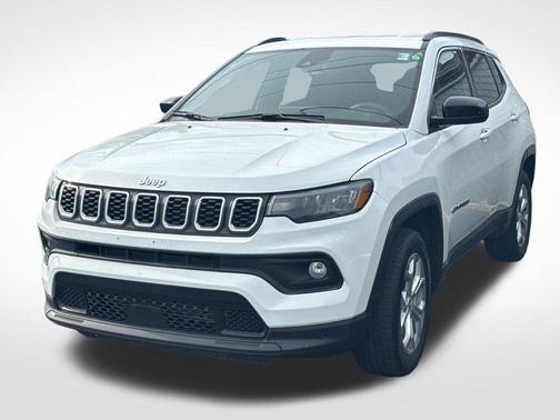 Bright White Clearcoat 2024 Jeep Compass Latitude