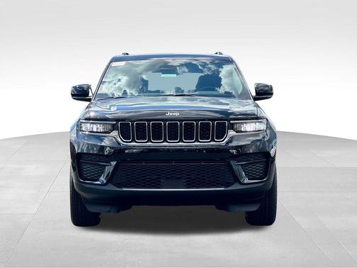 Diamond Black 2026 Jeep Grand Cherokee Laredo X