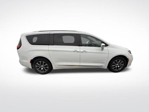 2024 Chrysler Pacifica Hybrid Pinnacle
