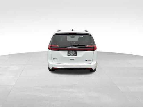 2024 Chrysler Pacifica Hybrid Pinnacle