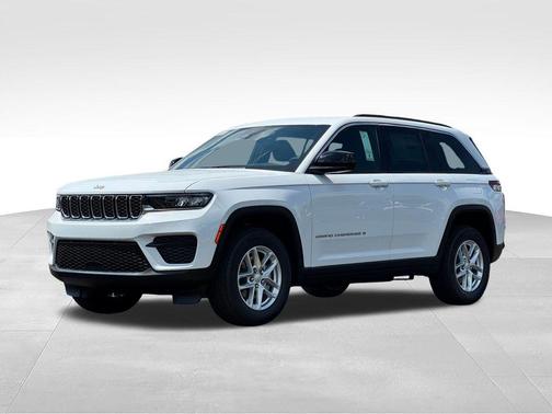 Bright White Clearcoat 2026 Jeep Grand Cherokee Laredo X