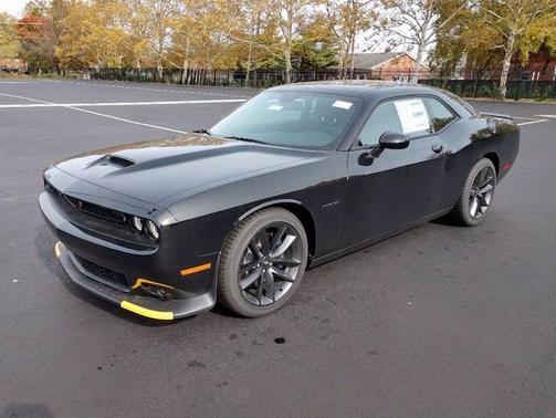 Photo 4 of 32 of 2021 Dodge Challenger R/T