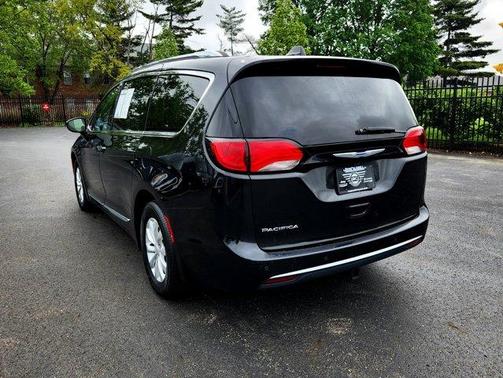 2018 Chrysler Pacifica Touring-L