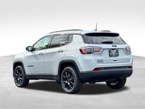 Silver Zynith 2026 Jeep Compass Latitude