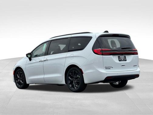 PW7 2027 Chrysler Pacifica LIMITED