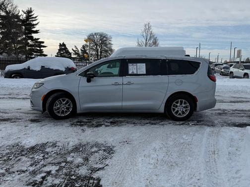 Silver Mist Clearcoat 2024 Chrysler Pacifica Touring-L