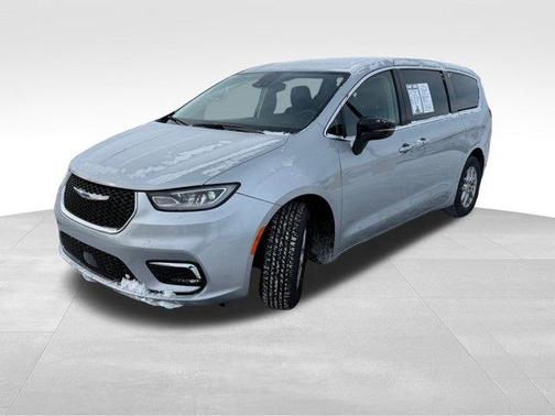 2024 Chrysler Pacifica Touring-L