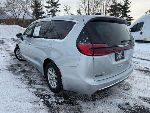 Silver Mist Clearcoat 2024 Chrysler Pacifica Touring-L
