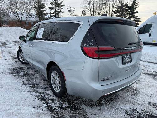 Silver Mist Clearcoat 2024 Chrysler Pacifica Touring-L