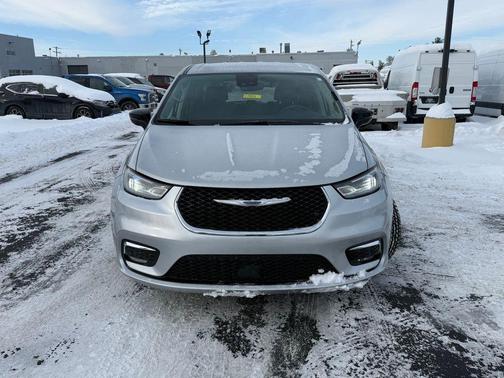 Silver Mist Clearcoat 2024 Chrysler Pacifica Touring-L