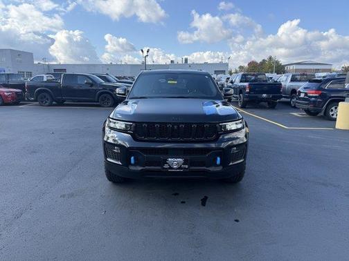 2023 Jeep Grand Cherokee 4xe Trailhawk