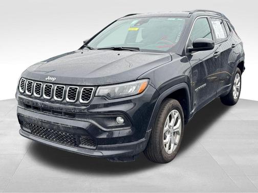 Diamond Black 2024 Jeep Compass Latitude