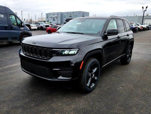 2025 Jeep Grand Cherokee Laredo