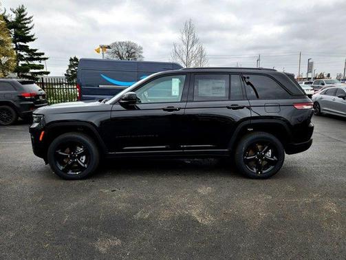 2025 Jeep Grand Cherokee Laredo