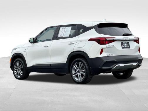 Snow White Pearl 2023 Kia Seltos LX