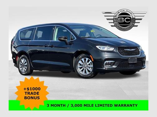 Brilliant Black Crystal Pearlcoat 2023 Chrysler Pacifica Hybrid Touring L