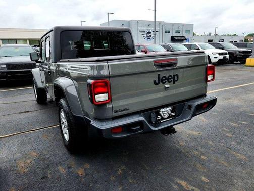 2022 Jeep Gladiator Sport