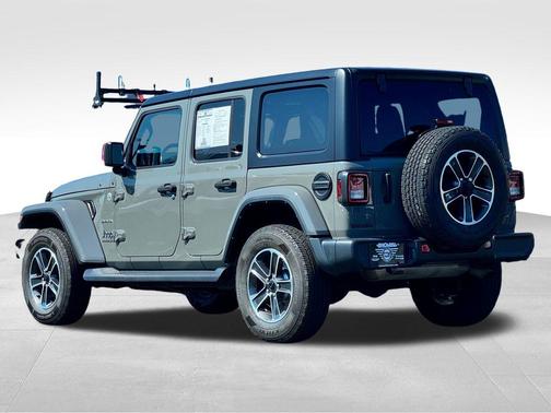 Sting Gray Clearcoat 2023 Jeep Wrangler Sahara
