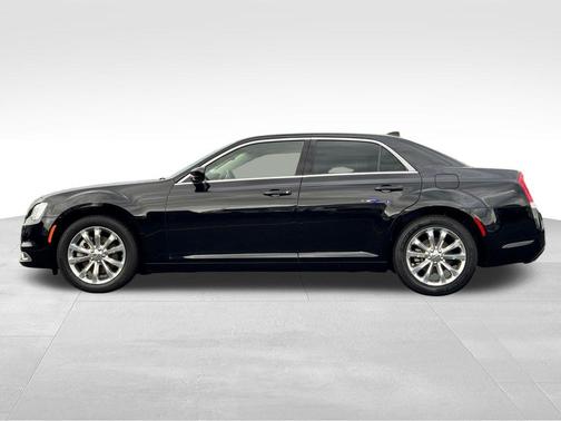 Gloss Black 2023 Chrysler 300 Touring