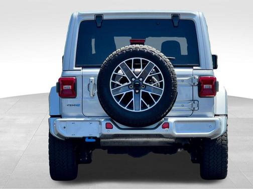 Silver Zynith Clearcoat 2024 Jeep Wrangler 4xe High Altitude