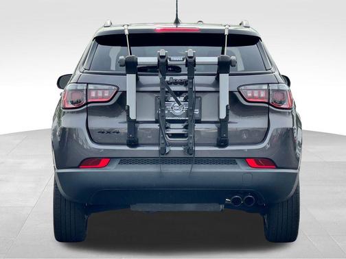 Granite Crystal Clearcoat Metallic 2022 Jeep Compass Altitude