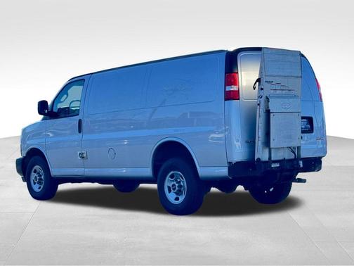 Quicksilver Metallic 2020 GMC Savana 3500 Work Van