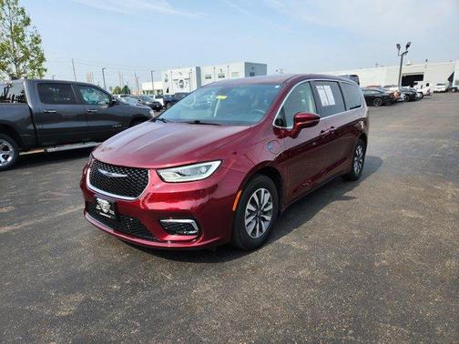2022 Chrysler Pacifica Hybrid Touring L