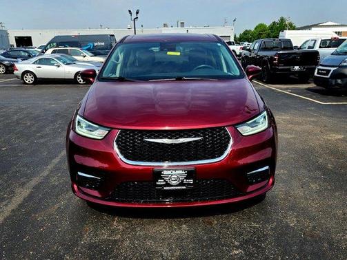 2022 Chrysler Pacifica Hybrid Touring L