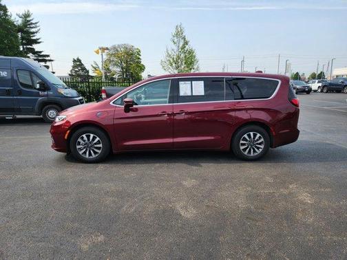 2022 Chrysler Pacifica Hybrid Touring L
