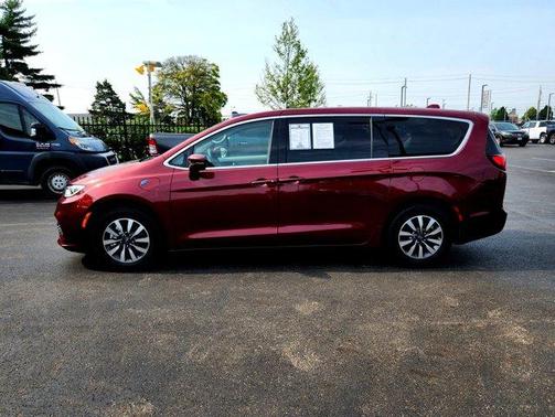 2022 Chrysler Pacifica Hybrid Touring L