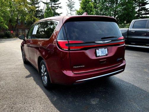 2022 Chrysler Pacifica Hybrid Touring L