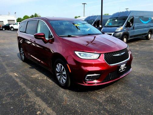 2022 Chrysler Pacifica Hybrid Touring L
