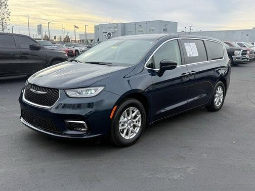 2024 Chrysler Pacifica Touring-L