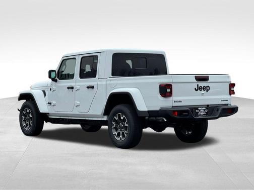 Bright White Clearcoat 2026 Jeep Gladiator Sport