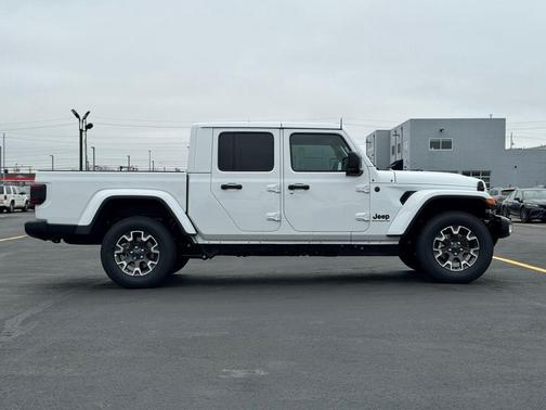 Bright White Clearcoat 2026 Jeep Gladiator Sport