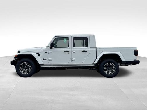 Bright White Clearcoat 2026 Jeep Gladiator Sport