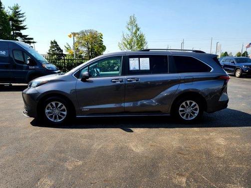 2021 Toyota Sienna LE