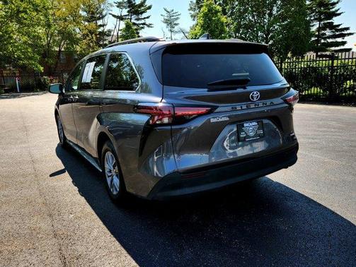 2021 Toyota Sienna LE