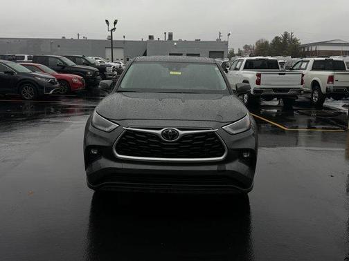 2024 Toyota Highlander 