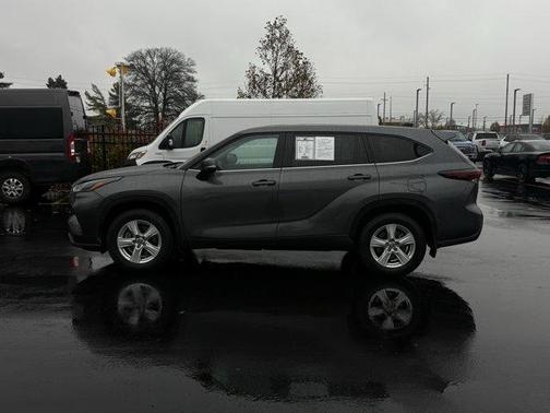 2024 Toyota Highlander 