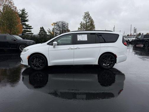 2022 Chrysler Pacifica Touring-L